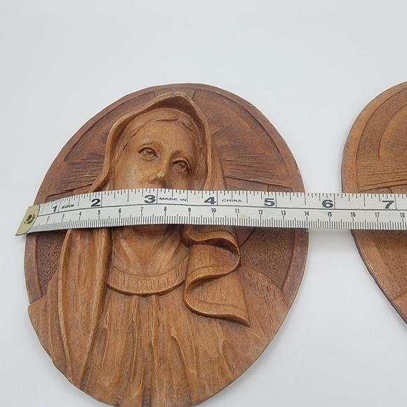 VINTAGE brown resin Jesus and Virgin Mary wall plaque - Picture 9 of 9